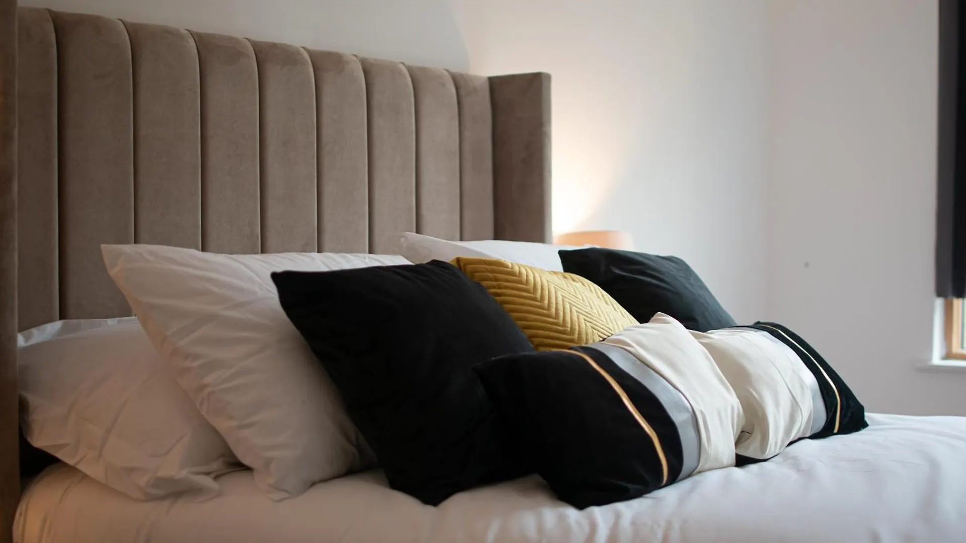 Cosy 2 Bed Apartment With Free Parking Included Sleeps 8 Лондон