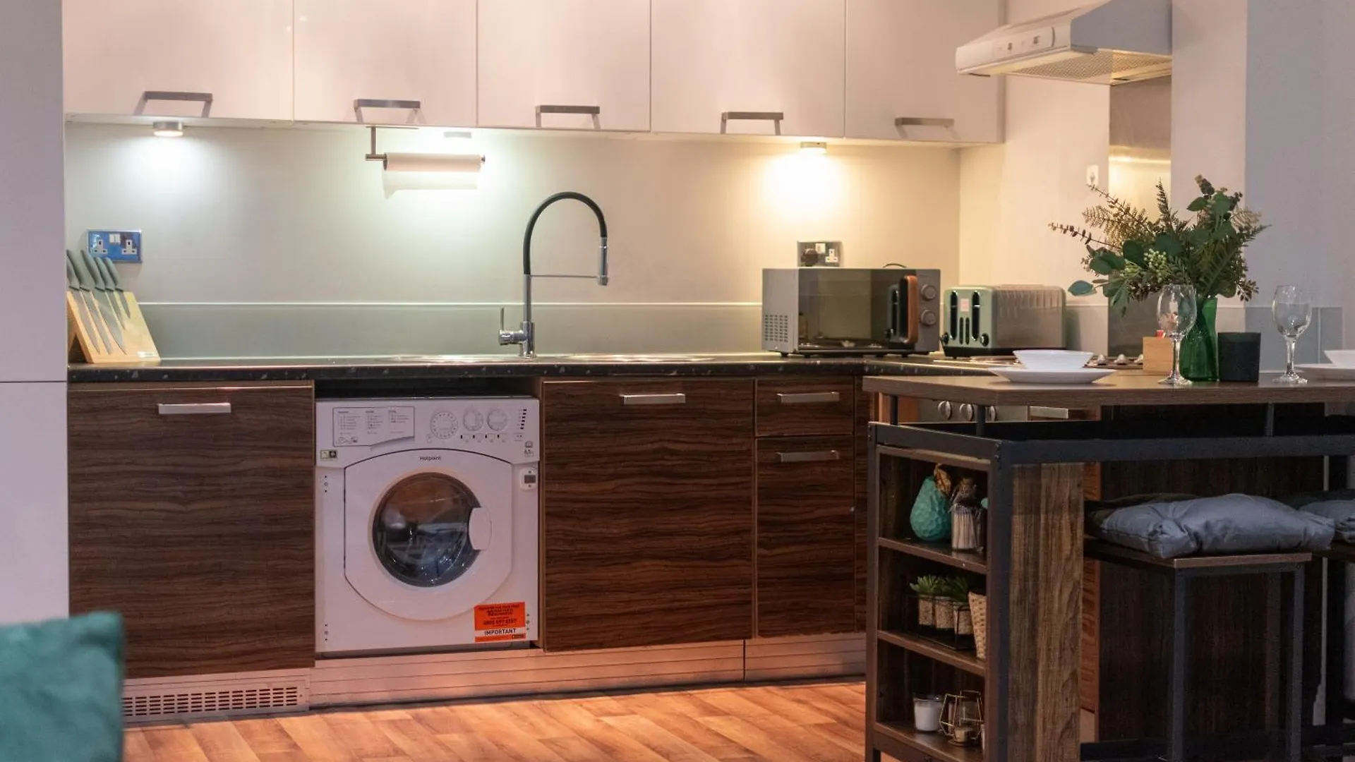 Cosy 2 Bed Apartment With Free Parking Included Sleeps 8 Лондон