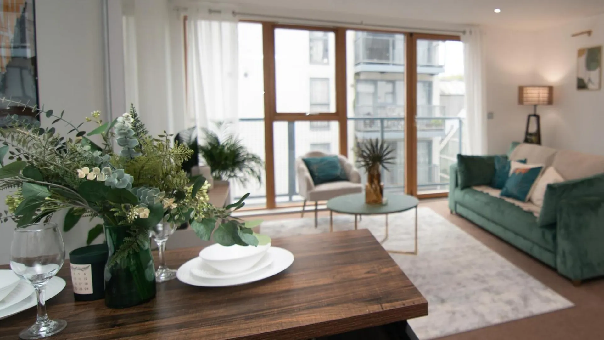 Cosy 2 Bed Apartment With Free Parking Included Sleeps 8 Лондон