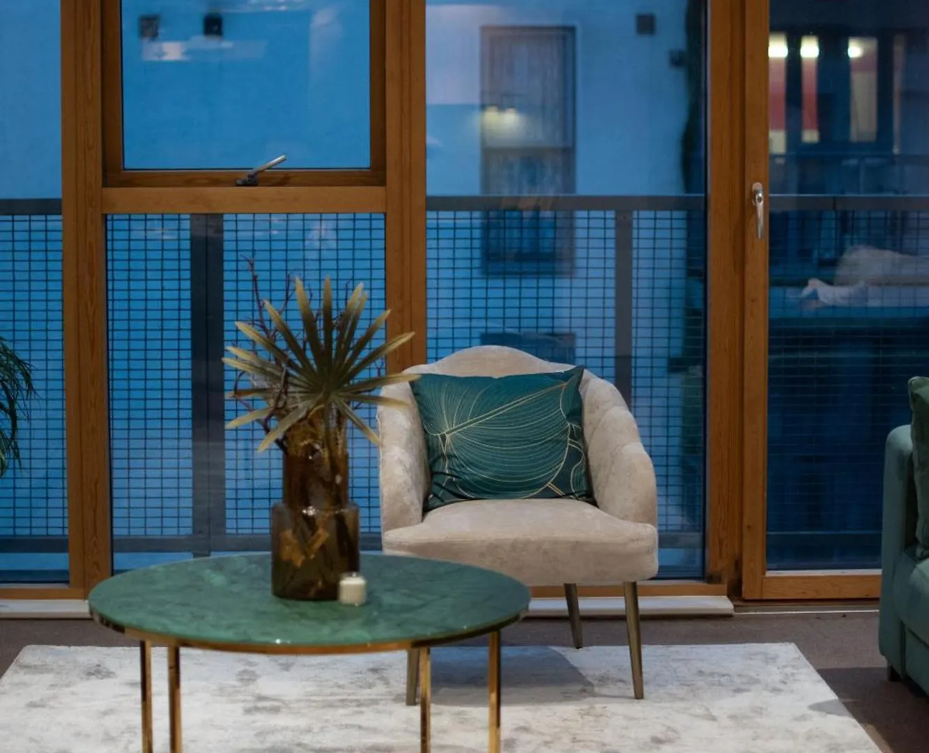Cosy 2 Bed Apartment With Free Parking Included Sleeps 8 Лондон 0*,