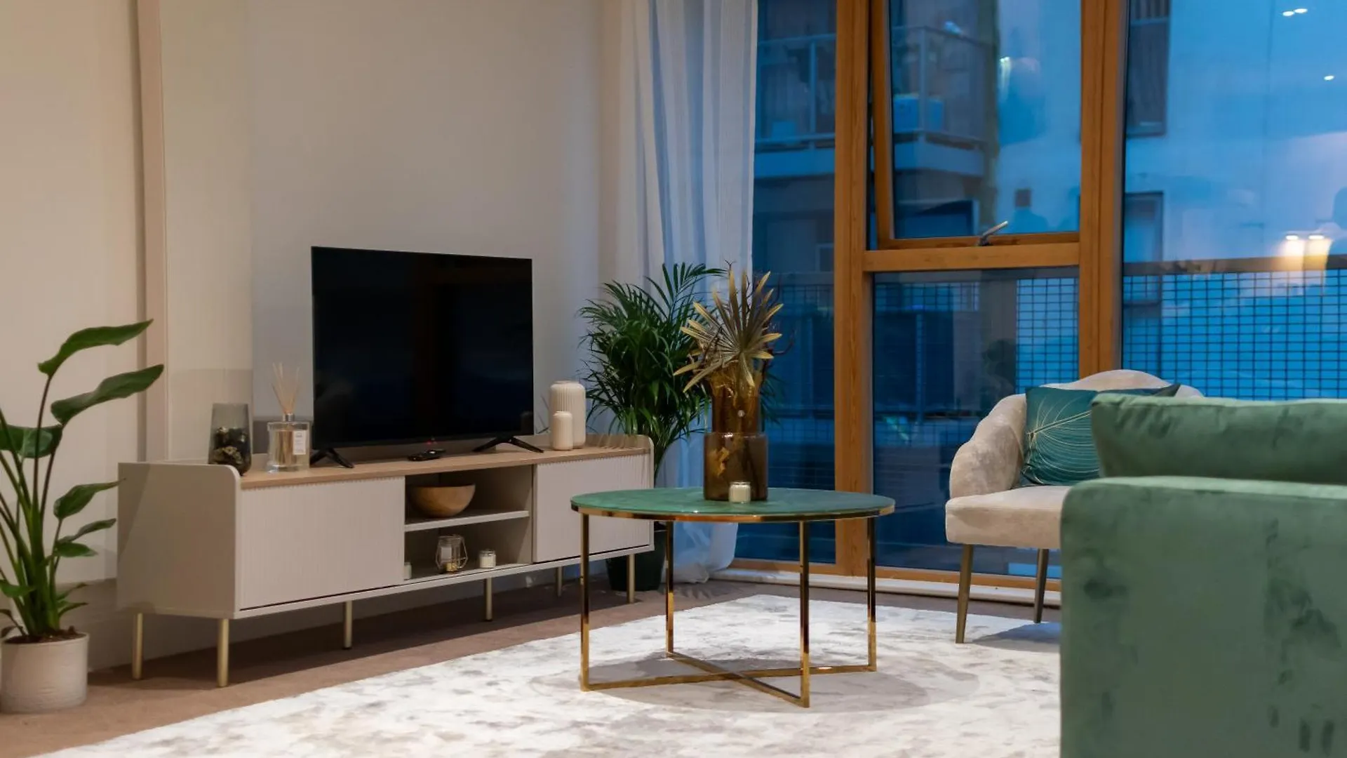 Cosy 2 Bed Apartment With Free Parking Included Sleeps 8 Лондон