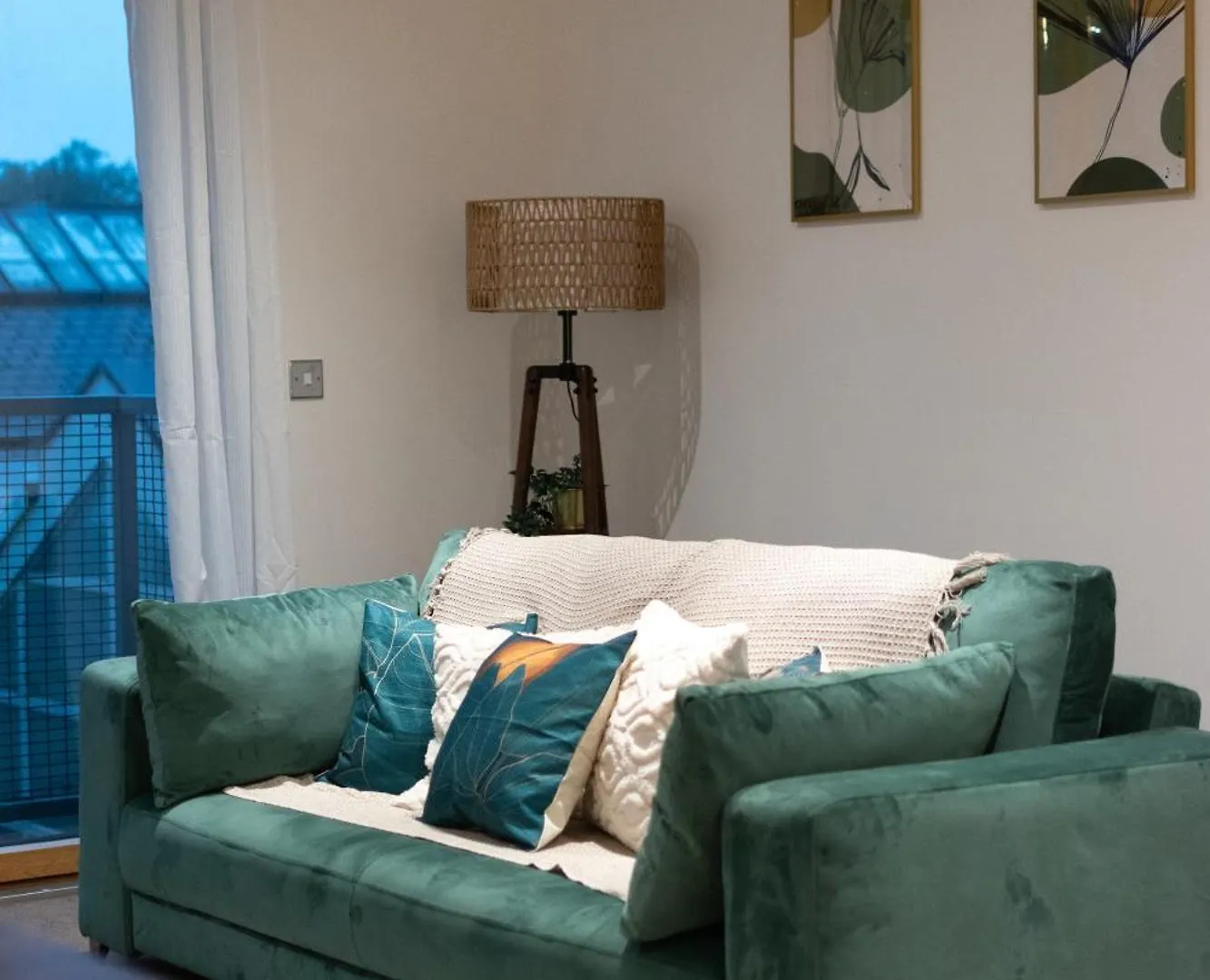 Cosy 2 Bed Apartment With Free Parking Included Sleeps 8 Лондон